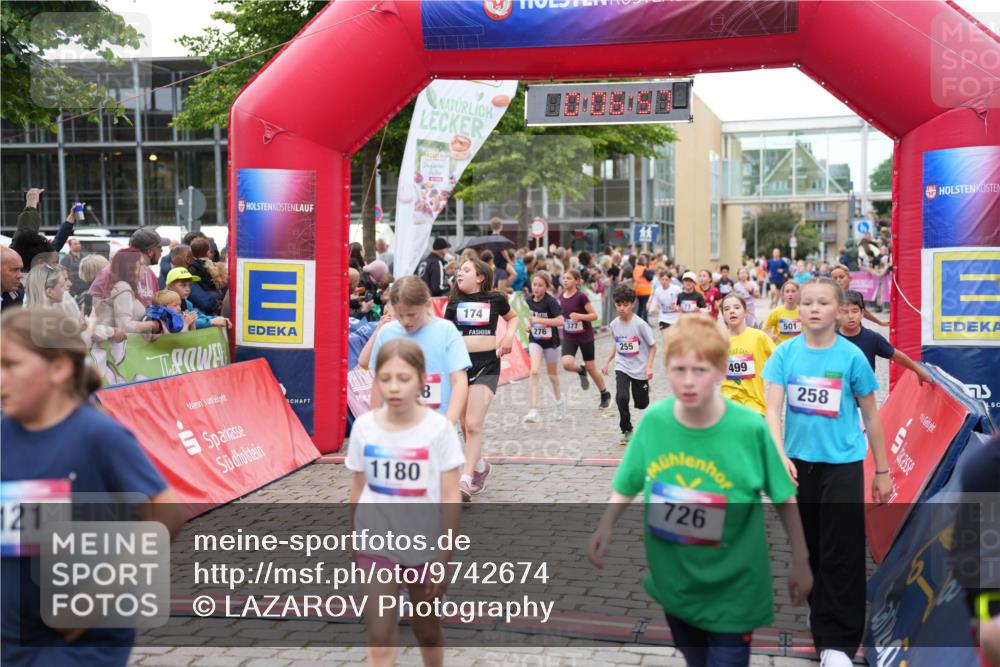 12.06.2026 - Holstenköstenlauf LAZAROV Photography http://msf.ph/oto/9742674 12.06.2026 16:36:59 Laufen 121, 8, 1180, 501, 174, 377, 276, 255, 499, 258, 726, 75, 174, 255, 274, 276, 281, 377, 499, 501, 504, 874, 1037, 1038, 1284, 1292, 1295, 1396 meine-sportfotos.de