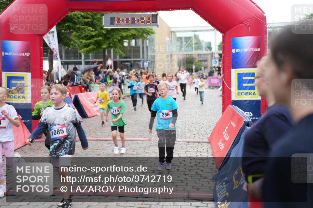 12.06.2026 - Holstenköstenlauf LAZAROV Photography http://msf.ph/oto/9742719 12.06.2026 16:37:31 Laufen 715, 1085, 1181, 1554, 256, 256, 257, 261, 268, 492, 644, 715, 871, 891, 897, 1181, 1291, 1428, 1554 meine-sportfotos.de