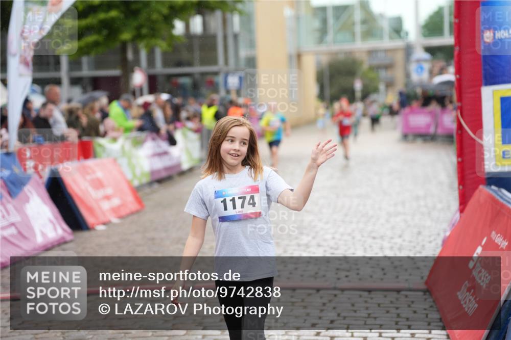 12.06.2026 - Holstenköstenlauf LAZAROV Photography http://msf.ph/oto/9742838 12.06.2026 16:38:51 Laufen 1174, 8, 1174, 1453 meine-sportfotos.de