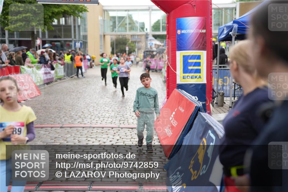 12.06.2026 - Holstenköstenlauf LAZAROV Photography http://msf.ph/oto/9742859 12.06.2026 16:39:07 Laufen 9, 707, 712, 982, 1036, 1089 meine-sportfotos.de
