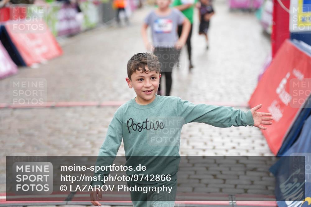 12.06.2026 - Holstenköstenlauf LAZAROV Photography http://msf.ph/oto/9742866 12.06.2026 16:39:11 Laufen 260, 620, 707, 712, 971, 982 meine-sportfotos.de