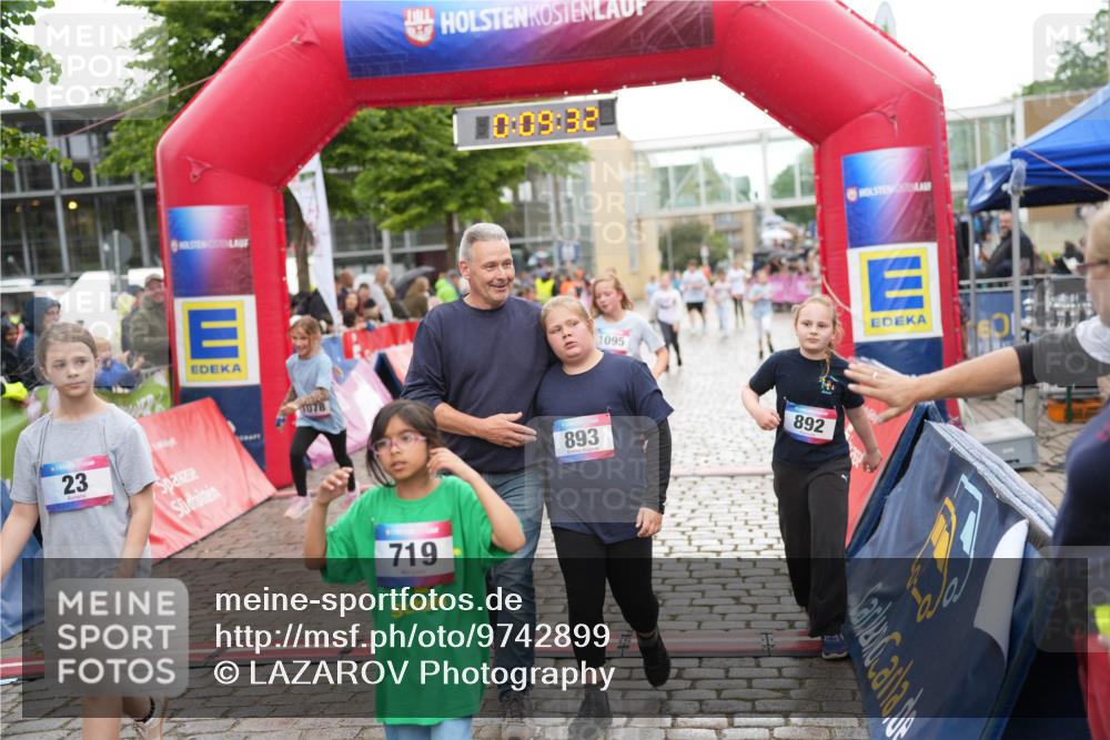 12.06.2026 - Holstenköstenlauf LAZAROV Photography http://msf.ph/oto/9742899 12.06.2026 16:39:34 Laufen 23, 78, 719, 10, 09, 32, 1095, 893, 892, 253, 278, 619, 892, 1078, 1095, 1286, 1306 meine-sportfotos.de