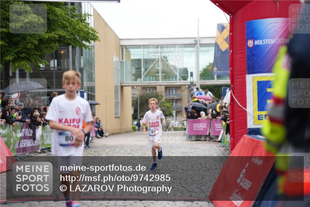 12.06.2026 - Holstenköstenlauf LAZAROV Photography http://msf.ph/oto/9742985 12.06.2026 16:49:56 Laufen 83, 80, 80, 83 meine-sportfotos.de