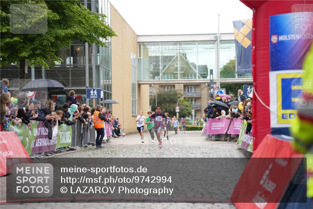 12.06.2026 - Holstenköstenlauf LAZAROV Photography http://msf.ph/oto/9742994 12.06.2026 16:50:07 Laufen 1270, 758, 748, 758, 1270 meine-sportfotos.de