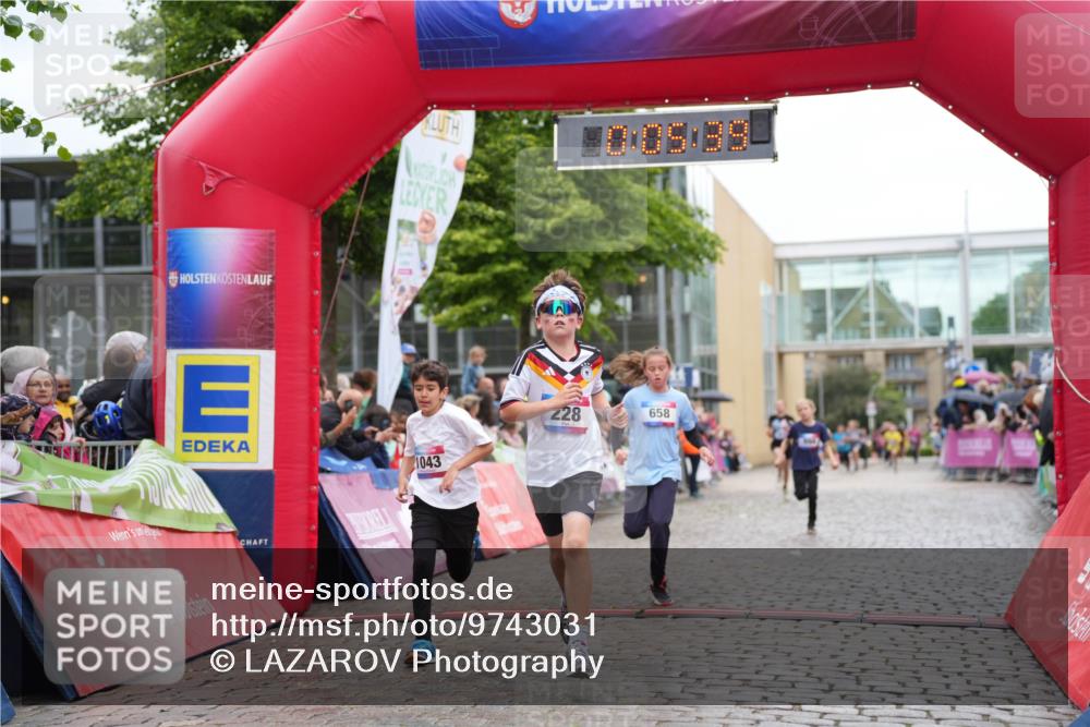 12.06.2026 - Holstenköstenlauf LAZAROV Photography http://msf.ph/oto/9743031 12.06.2026 16:50:38 Laufen 1043, 228, 658, 228, 658, 913, 994, 1043 meine-sportfotos.de