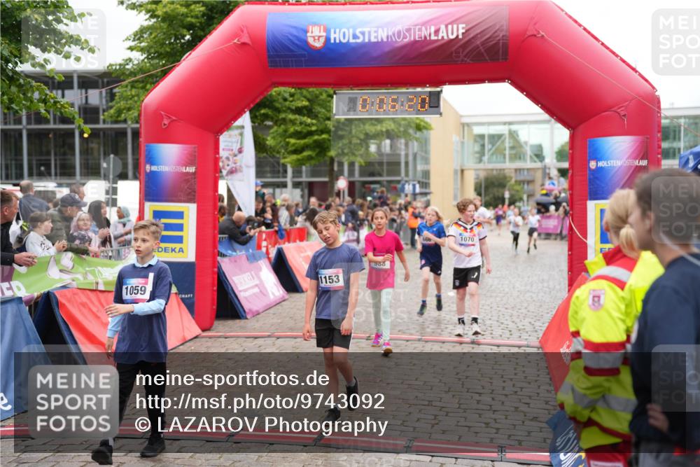 12.06.2026 - Holstenköstenlauf LAZAROV Photography http://msf.ph/oto/9743092 12.06.2026 16:51:19 Laufen 0, 06, 20, 1059, 1153, 900, 666, 1070, 666, 988, 993, 1042, 1045, 1059, 1070, 1153, 1272, 1273, 1455 meine-sportfotos.de