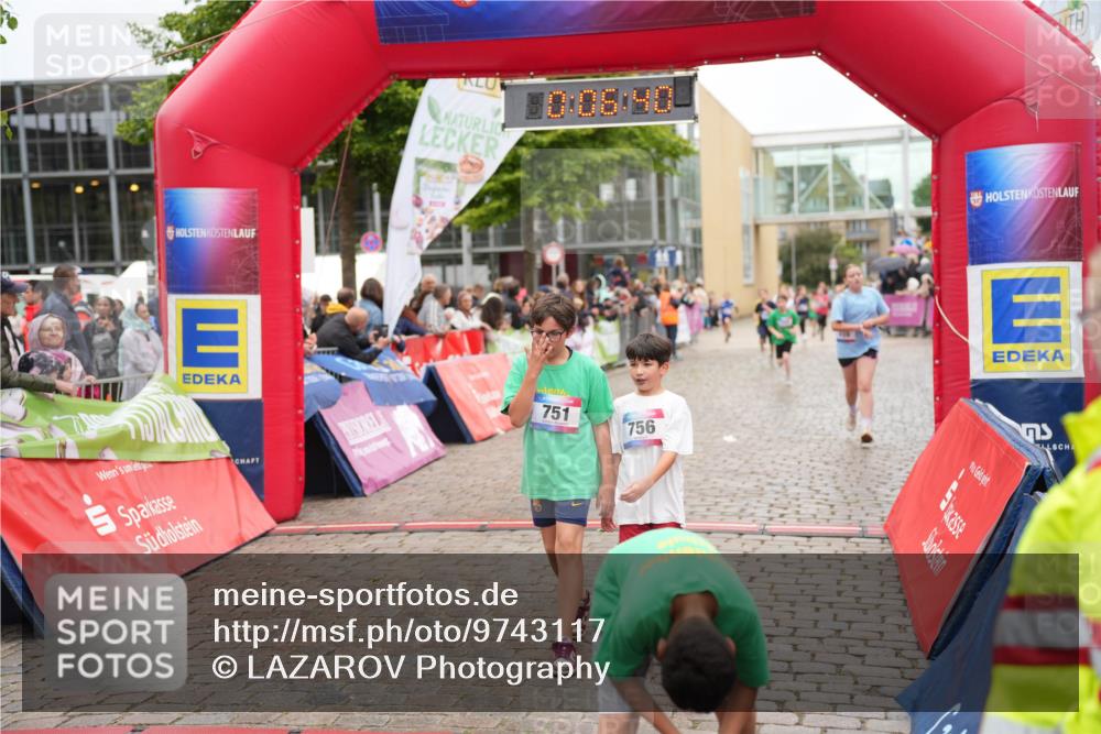 12.06.2026 - Holstenköstenlauf LAZAROV Photography http://msf.ph/oto/9743117 12.06.2026 16:51:38 Laufen 751, 756, 43, 146, 241, 243, 655, 742, 750, 751, 756, 917 meine-sportfotos.de