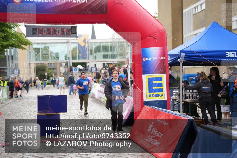 12.06.2026 - Holstenköstenlauf LAZAROV Photography http://msf.ph/oto/9743352 12.06.2026 17:05:24 Laufen 7299, 7295, 5 meine-sportfotos.de