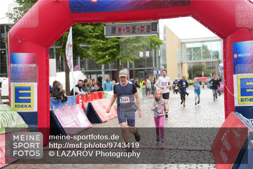 12.06.2026 - Holstenköstenlauf LAZAROV Photography http://msf.ph/oto/9743419 12.06.2026 17:06:30 Laufen 7544, 3726, 7542 meine-sportfotos.de
