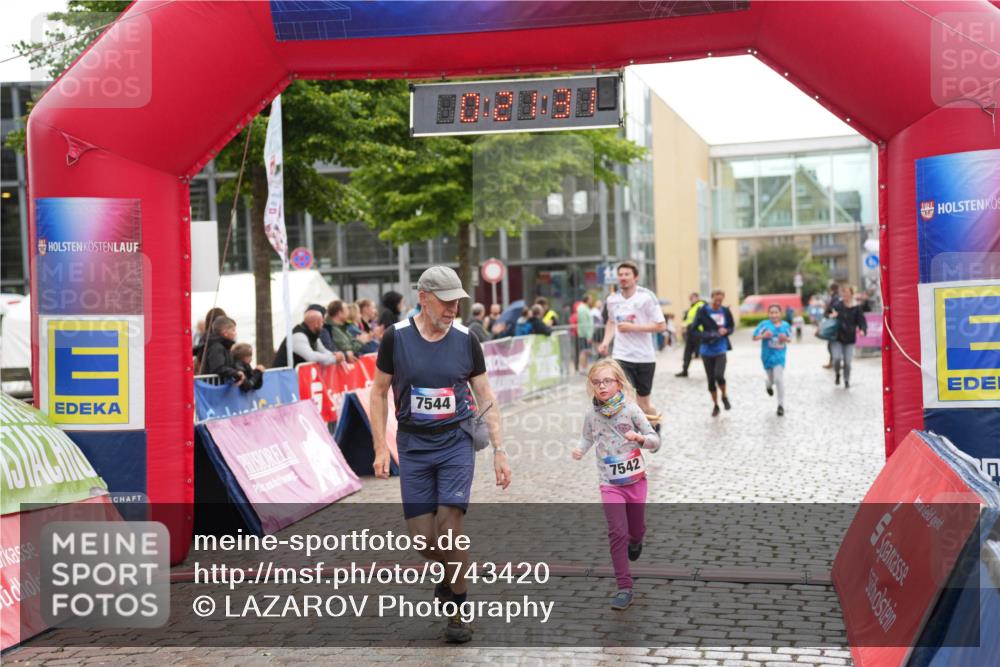 12.06.2026 - Holstenköstenlauf LAZAROV Photography http://msf.ph/oto/9743420 12.06.2026 17:06:30 Laufen 7544, 7542 meine-sportfotos.de