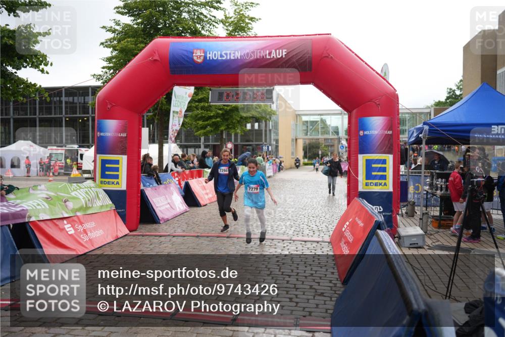 12.06.2026 - Holstenköstenlauf LAZAROV Photography http://msf.ph/oto/9743426 12.06.2026 17:06:34 Laufen 7298, 7279, 3 meine-sportfotos.de