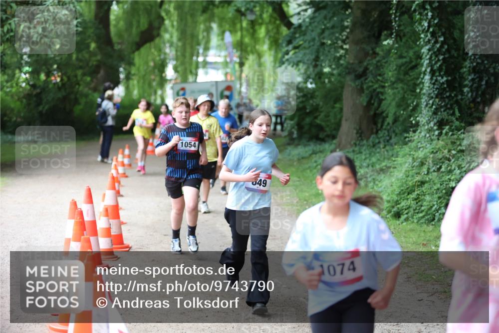 12.06.2026 - Holstenköstenlauf Andreas Tolksdorf http://msf.ph/oto/9743790 12.06.2026 16:54:53 Laufen 1054, 49, 1074 meine-sportfotos.de