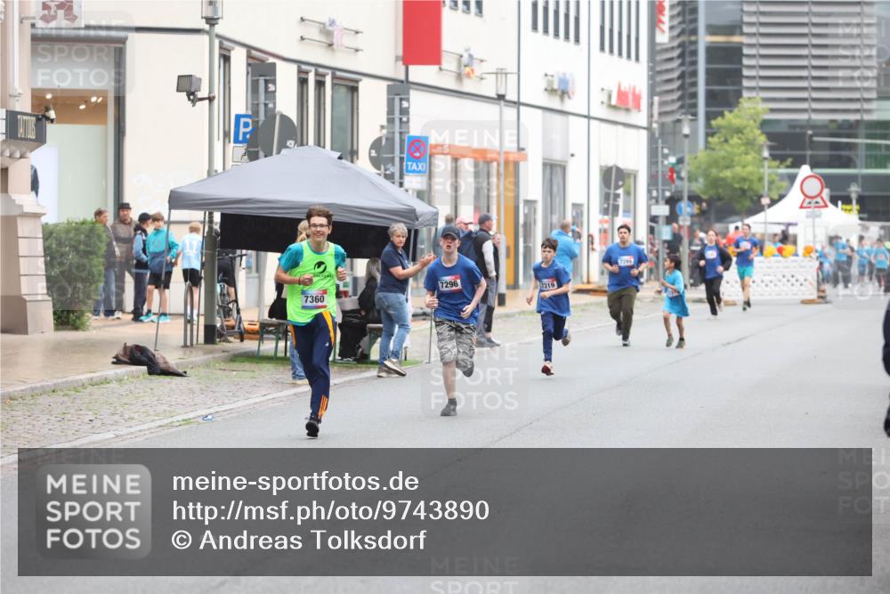 12.06.2026 - Holstenköstenlauf Andreas Tolksdorf http://msf.ph/oto/9743890 12.06.2026 17:06:45 Laufen 7360, 7296, 7319, 7299 meine-sportfotos.de