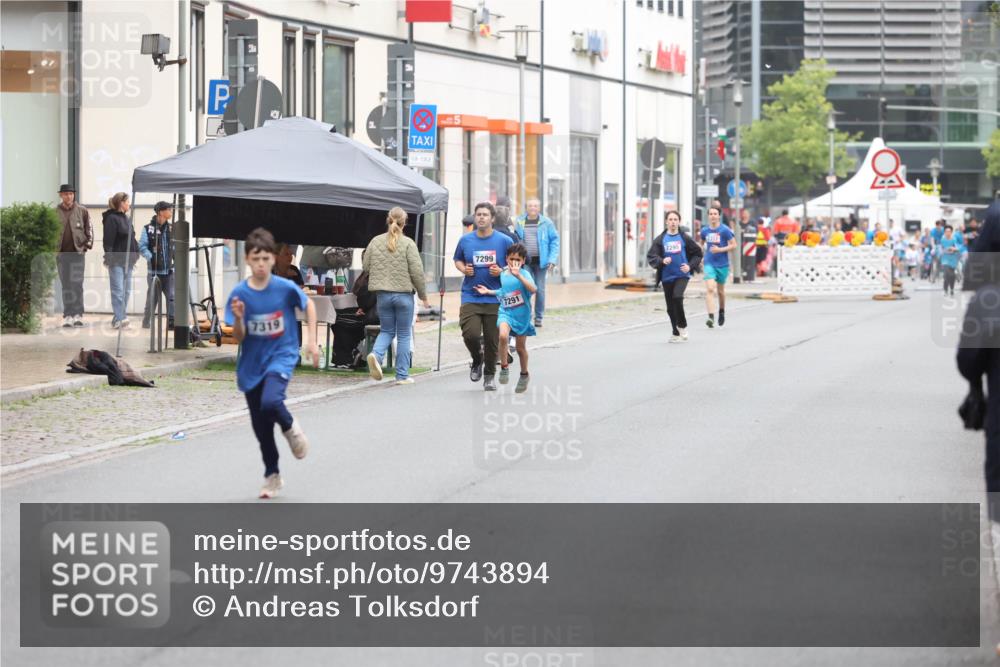12.06.2026 - Holstenköstenlauf Andreas Tolksdorf http://msf.ph/oto/9743894 12.06.2026 17:06:50 Laufen 5, 7319, 7299, 7291, 7295, 9317 meine-sportfotos.de