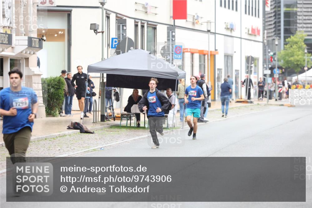 12.06.2026 - Holstenköstenlauf Andreas Tolksdorf http://msf.ph/oto/9743906 12.06.2026 17:06:58 Laufen 7299, 7295, 7317 meine-sportfotos.de
