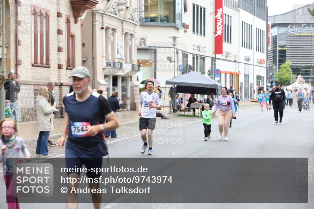 12.06.2026 - Holstenköstenlauf Andreas Tolksdorf http://msf.ph/oto/9743974 12.06.2026 17:08:07 Laufen 7542, 7544, 372 meine-sportfotos.de