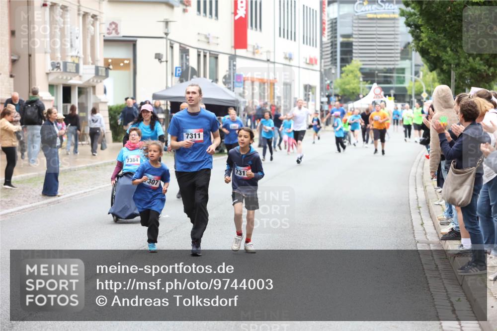 12.06.2026 - Holstenköstenlauf Andreas Tolksdorf http://msf.ph/oto/9744003 12.06.2026 17:08:35 Laufen 7384, 307, 7311, 731 meine-sportfotos.de