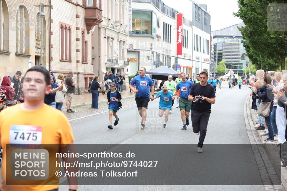 12.06.2026 - Holstenköstenlauf Andreas Tolksdorf http://msf.ph/oto/9744027 12.06.2026 17:08:55 Laufen 7475, 7294, 7309, 7264, 7320 meine-sportfotos.de