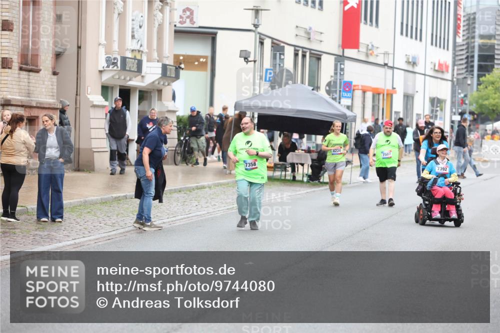 12.06.2026 - Holstenköstenlauf Andreas Tolksdorf http://msf.ph/oto/9744080 12.06.2026 17:10:36 Laufen 7358, 4220, 7507, 7392 meine-sportfotos.de