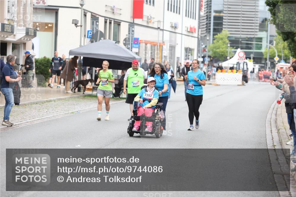 12.06.2026 - Holstenköstenlauf Andreas Tolksdorf http://msf.ph/oto/9744086 12.06.2026 17:10:41 Laufen 4220, 7507, 7392, 3710 meine-sportfotos.de