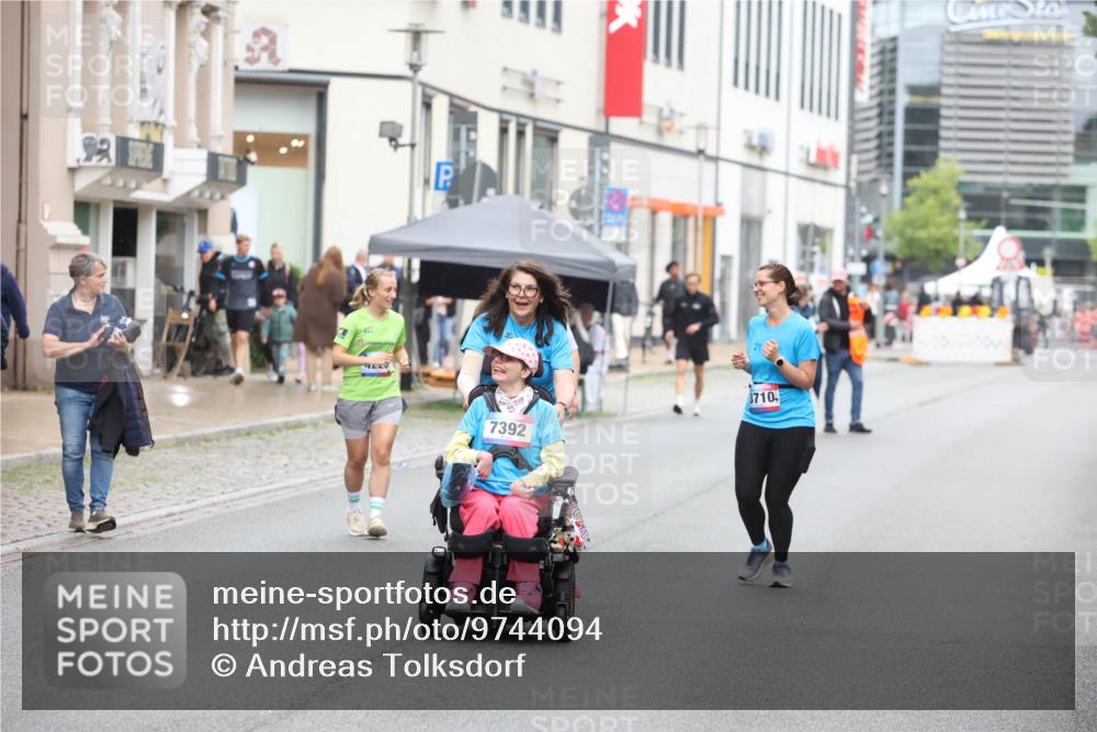 12.06.2026 - Holstenköstenlauf Andreas Tolksdorf http://msf.ph/oto/9744094 12.06.2026 17:10:45 Laufen 7392, 3710 meine-sportfotos.de