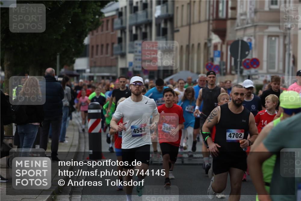 12.06.2026 - Holstenköstenlauf Andreas Tolksdorf http://msf.ph/oto/9744145 12.06.2026 17:33:27 Laufen 4100, 4552, 3982, 41, 4702, 14 meine-sportfotos.de