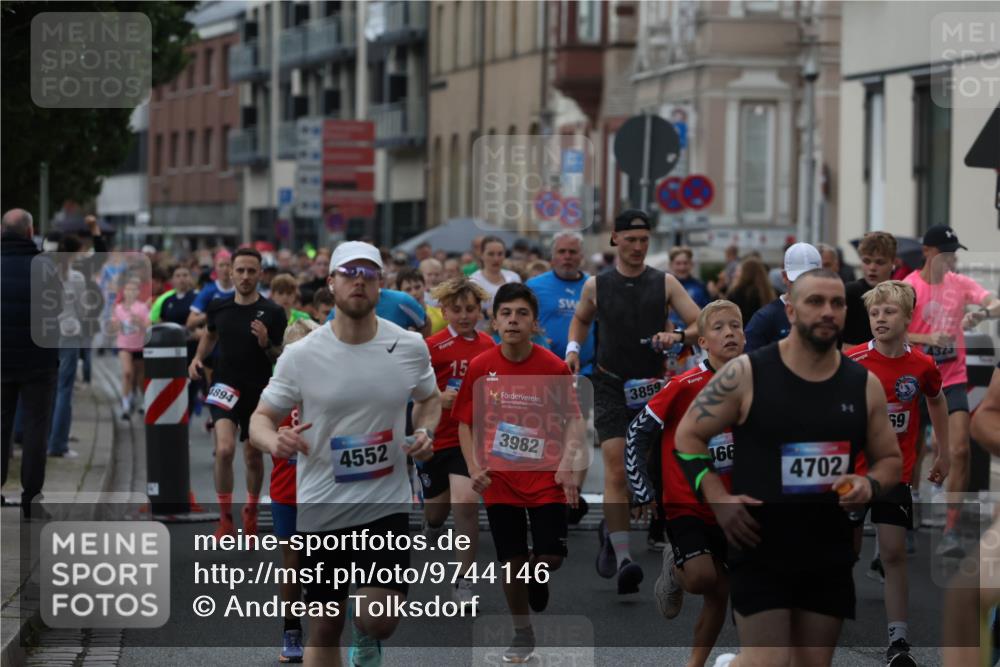 12.06.2026 - Holstenköstenlauf Andreas Tolksdorf http://msf.ph/oto/9744146 12.06.2026 17:33:28 Laufen 4894, 4552, 15, 3859, 3982, 69, 166, 4702 meine-sportfotos.de