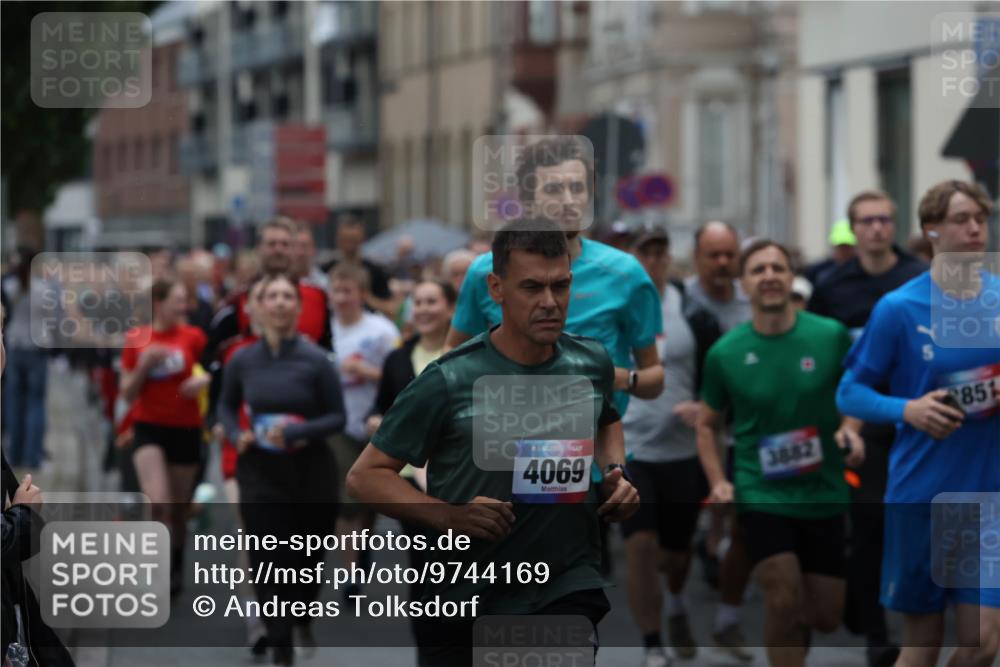 12.06.2026 - Holstenköstenlauf Andreas Tolksdorf http://msf.ph/oto/9744169 12.06.2026 17:33:50 Laufen 4069, 3882, 851 meine-sportfotos.de