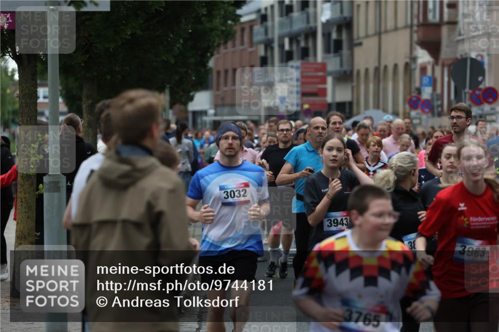 12.06.2026 - Holstenköstenlauf Andreas Tolksdorf http://msf.ph/oto/9744181 12.06.2026 17:33:59 Laufen 3032, 3943, 3765, 33, 3983 meine-sportfotos.de