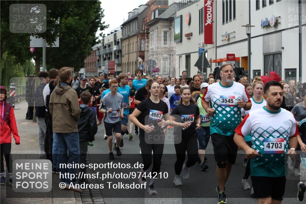 12.06.2026 - Holstenköstenlauf Andreas Tolksdorf http://msf.ph/oto/9744210 12.06.2026 17:34:17 Laufen 3001, 34, 4667, 391, 4668, 3770, 3545, 4703 meine-sportfotos.de