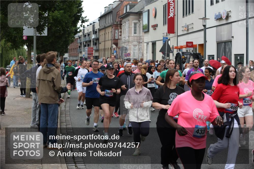 12.06.2026 - Holstenköstenlauf Andreas Tolksdorf http://msf.ph/oto/9744257 12.06.2026 17:34:50 Laufen 483, 3418, 405, 4321, 3802, 3529, 432 meine-sportfotos.de