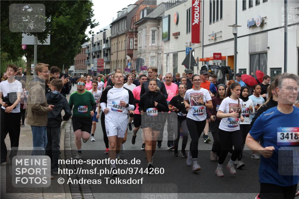 12.06.2026 - Holstenköstenlauf Andreas Tolksdorf http://msf.ph/oto/9744260 12.06.2026 17:34:53 Laufen 4414, 4831, 4893, 4832, 3414, 497, 3097, 3418 meine-sportfotos.de