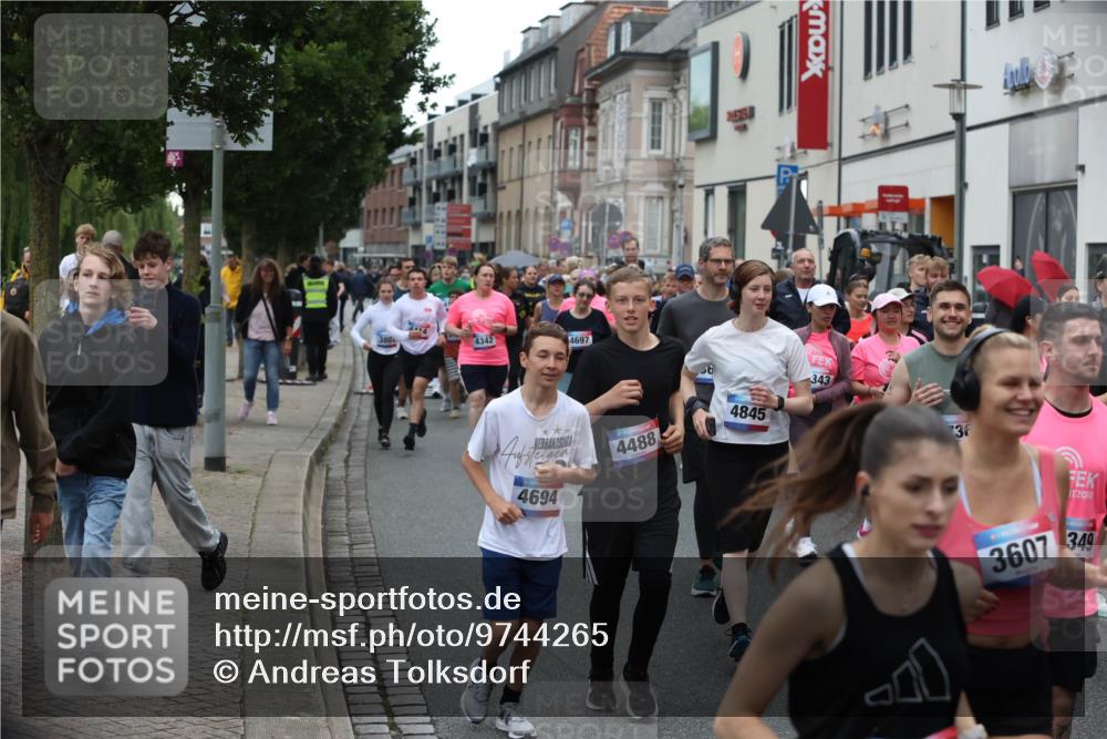 12.06.2026 - Holstenköstenlauf Andreas Tolksdorf http://msf.ph/oto/9744265 12.06.2026 17:34:56 Laufen 380, 4342, 4697, 4845, 4488, 4694, 343, 36, 2030, 3607, 349 meine-sportfotos.de