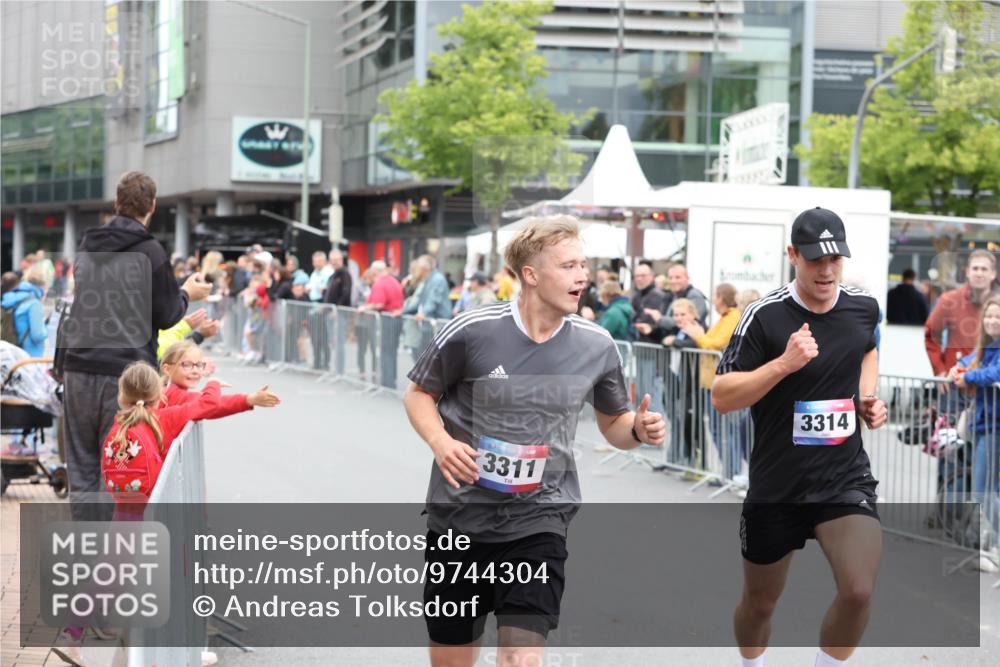 12.06.2026 - Holstenköstenlauf Andreas Tolksdorf http://msf.ph/oto/9744304 12.06.2026 17:50:07 Laufen 3311, 3314 meine-sportfotos.de