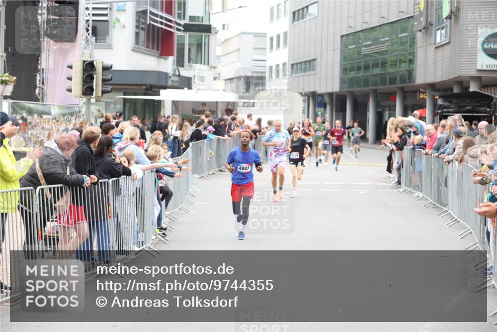 12.06.2026 - Holstenköstenlauf Andreas Tolksdorf http://msf.ph/oto/9744355 12.06.2026 17:51:35 Laufen 4887, 795, 4709 meine-sportfotos.de
