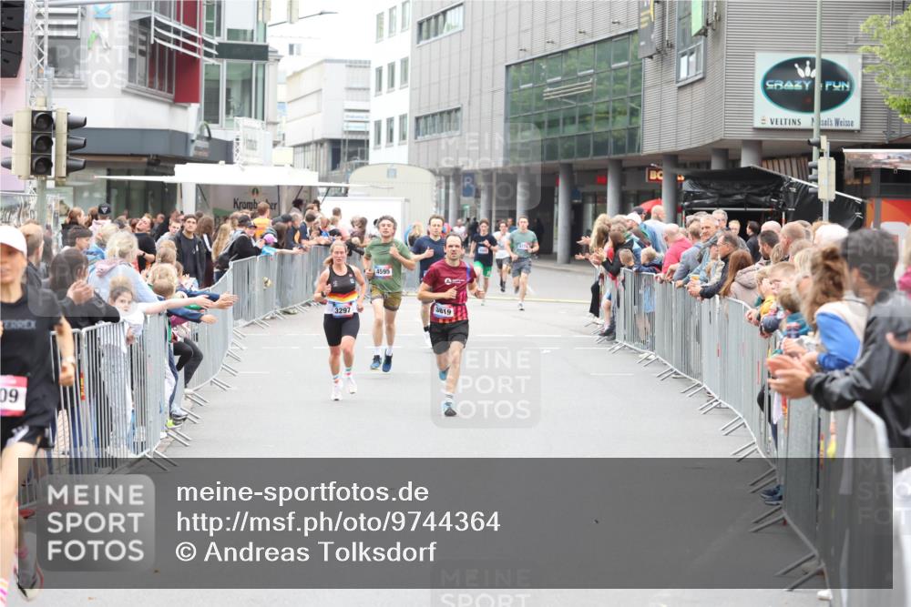 12.06.2026 - Holstenköstenlauf Andreas Tolksdorf http://msf.ph/oto/9744364 12.06.2026 17:51:41 Laufen 09, 3297, 4595, 3819, 4774 meine-sportfotos.de