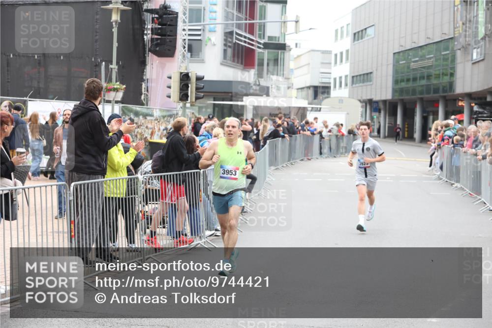 12.06.2026 - Holstenköstenlauf Andreas Tolksdorf http://msf.ph/oto/9744421 12.06.2026 17:52:42 Laufen 3953, 3925 meine-sportfotos.de
