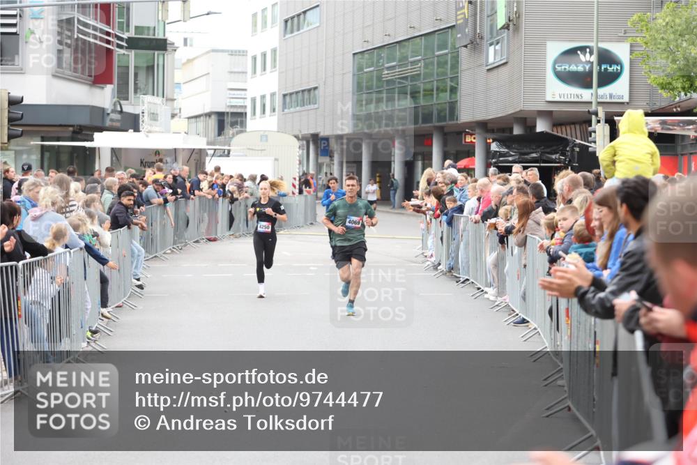 12.06.2026 - Holstenköstenlauf Andreas Tolksdorf http://msf.ph/oto/9744477 12.06.2026 17:54:04 Laufen 4250, 4069 meine-sportfotos.de