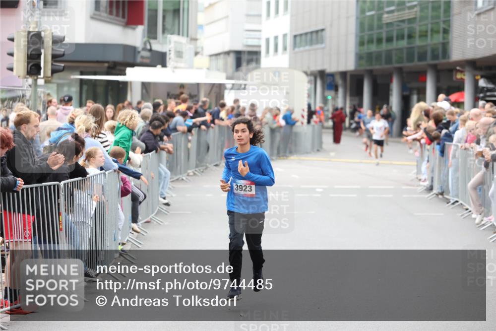 12.06.2026 - Holstenköstenlauf Andreas Tolksdorf http://msf.ph/oto/9744485 12.06.2026 17:54:11 Laufen 3923 meine-sportfotos.de