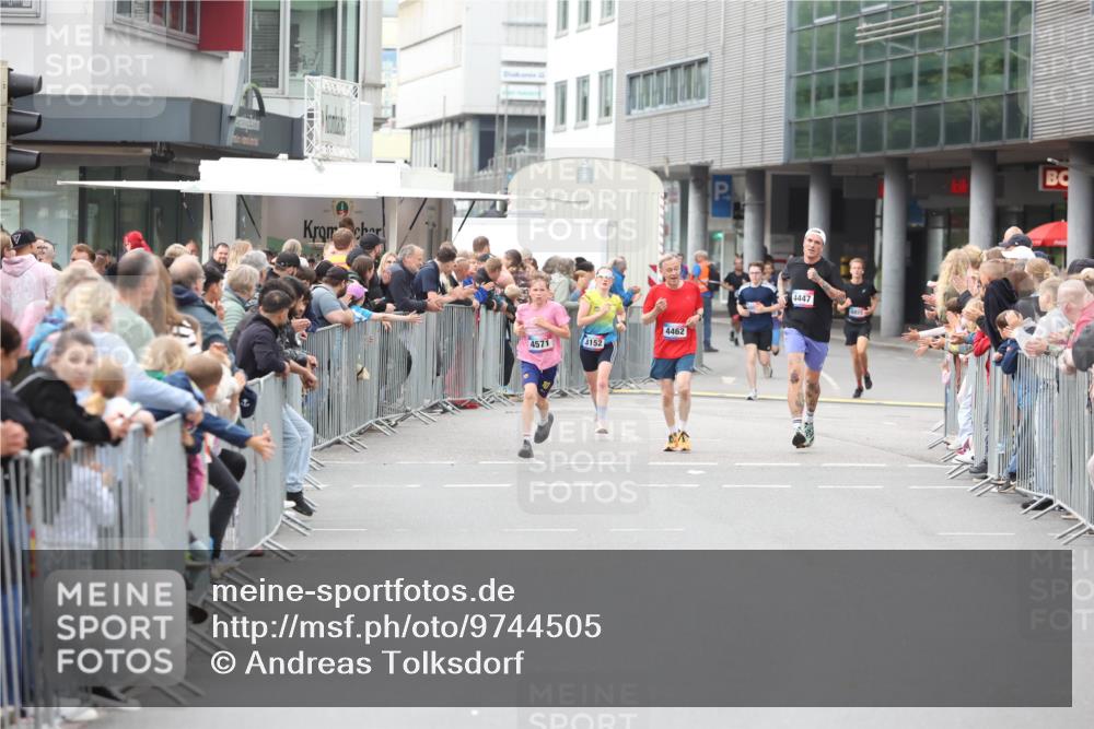 12.06.2026 - Holstenköstenlauf Andreas Tolksdorf http://msf.ph/oto/9744505 12.06.2026 17:54:41 Laufen 4571, 3152, 4462, 4447 meine-sportfotos.de