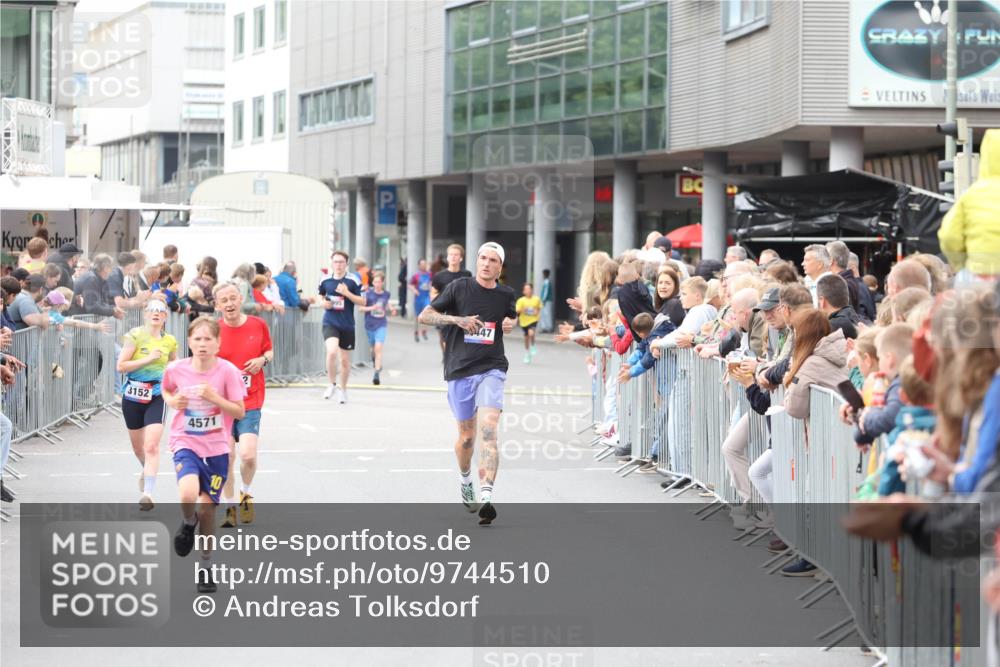 12.06.2026 - Holstenköstenlauf Andreas Tolksdorf http://msf.ph/oto/9744510 12.06.2026 17:54:44 Laufen 3152, 4571, 47 meine-sportfotos.de