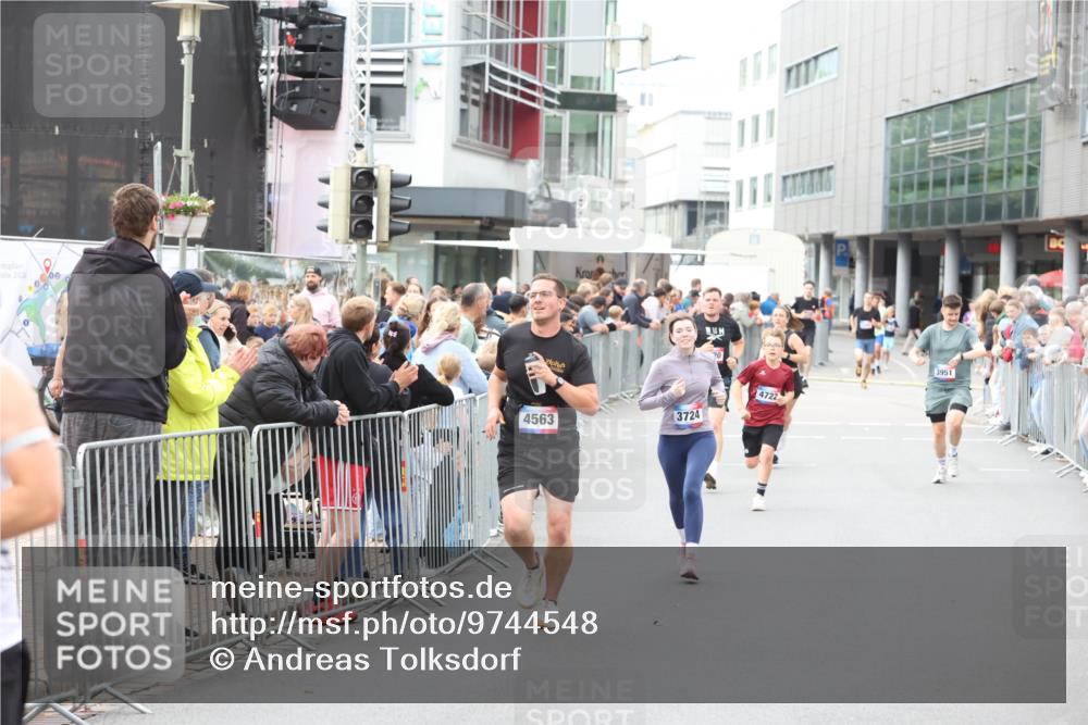 12.06.2026 - Holstenköstenlauf Andreas Tolksdorf http://msf.ph/oto/9744548 12.06.2026 17:55:15 Laufen 202, 00, 4563, 3724, 4722, 3951 meine-sportfotos.de
