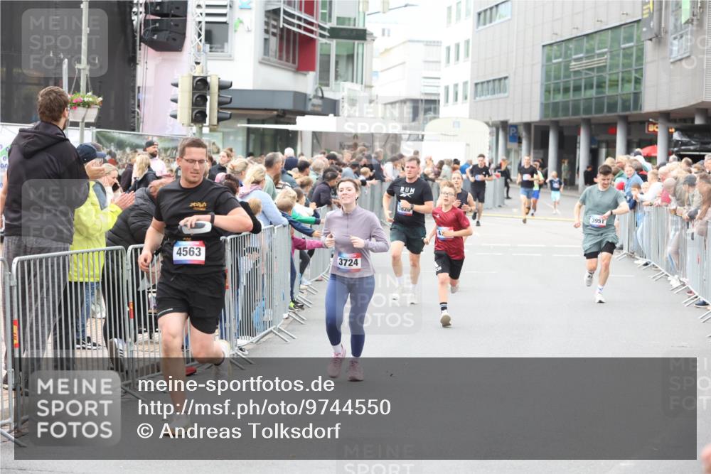 12.06.2026 - Holstenköstenlauf Andreas Tolksdorf http://msf.ph/oto/9744550 12.06.2026 17:55:16 Laufen 0, 00, 4563, 3724, 3820, 4, 3951 meine-sportfotos.de
