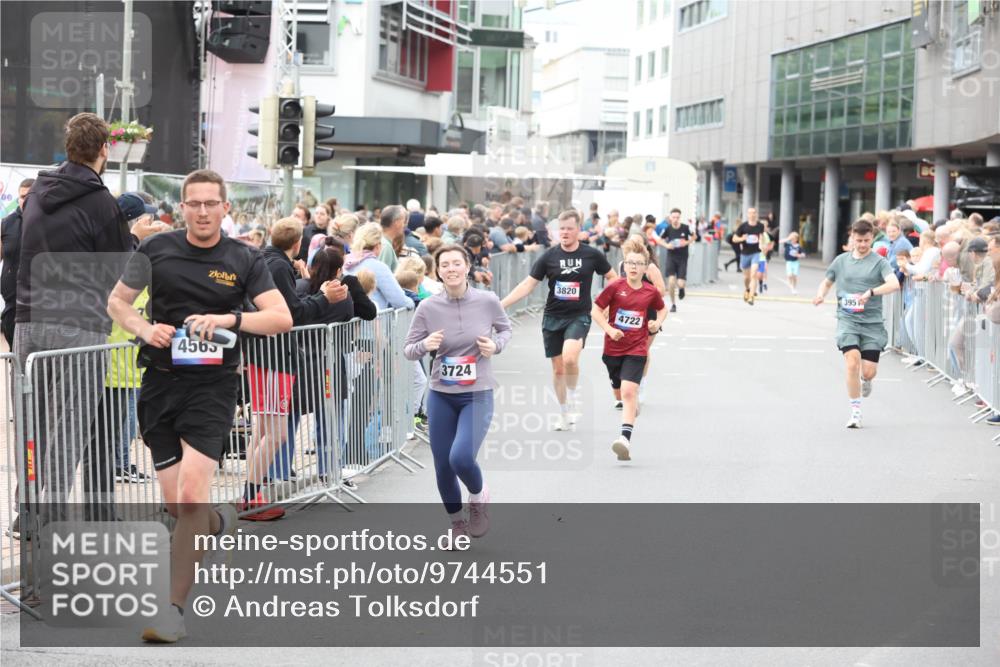 12.06.2026 - Holstenköstenlauf Andreas Tolksdorf http://msf.ph/oto/9744551 12.06.2026 17:55:17 Laufen 60, 4565, 3724, 3820, 4722, 395 meine-sportfotos.de