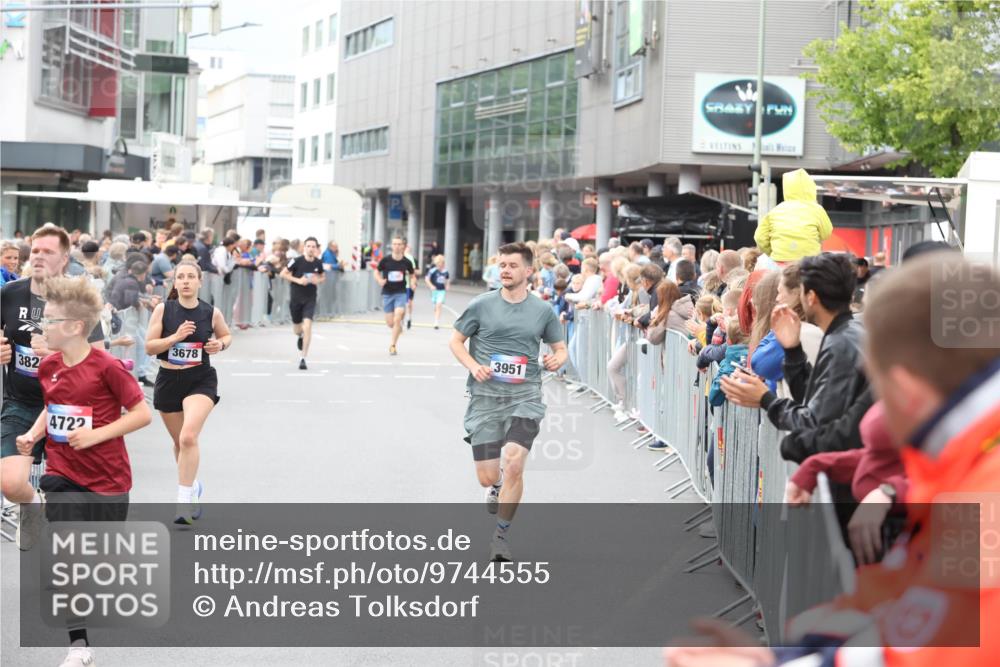 12.06.2026 - Holstenköstenlauf Andreas Tolksdorf http://msf.ph/oto/9744555 12.06.2026 17:55:19 Laufen 3678, 382, 4722, 3951 meine-sportfotos.de