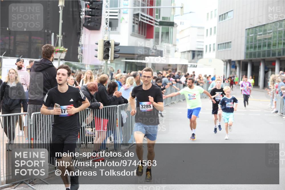 12.06.2026 - Holstenköstenlauf Andreas Tolksdorf http://msf.ph/oto/9744563 12.06.2026 17:55:27 Laufen 3745, 4713, 3285, 4542, 17 meine-sportfotos.de