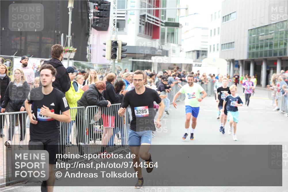 12.06.2026 - Holstenköstenlauf Andreas Tolksdorf http://msf.ph/oto/9744564 12.06.2026 17:55:27 Laufen 3285, 3745, 45 meine-sportfotos.de