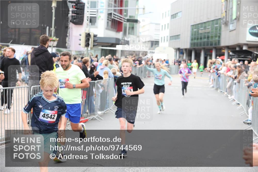 12.06.2026 - Holstenköstenlauf Andreas Tolksdorf http://msf.ph/oto/9744569 12.06.2026 17:55:30 Laufen 4542, 374, 2023 meine-sportfotos.de