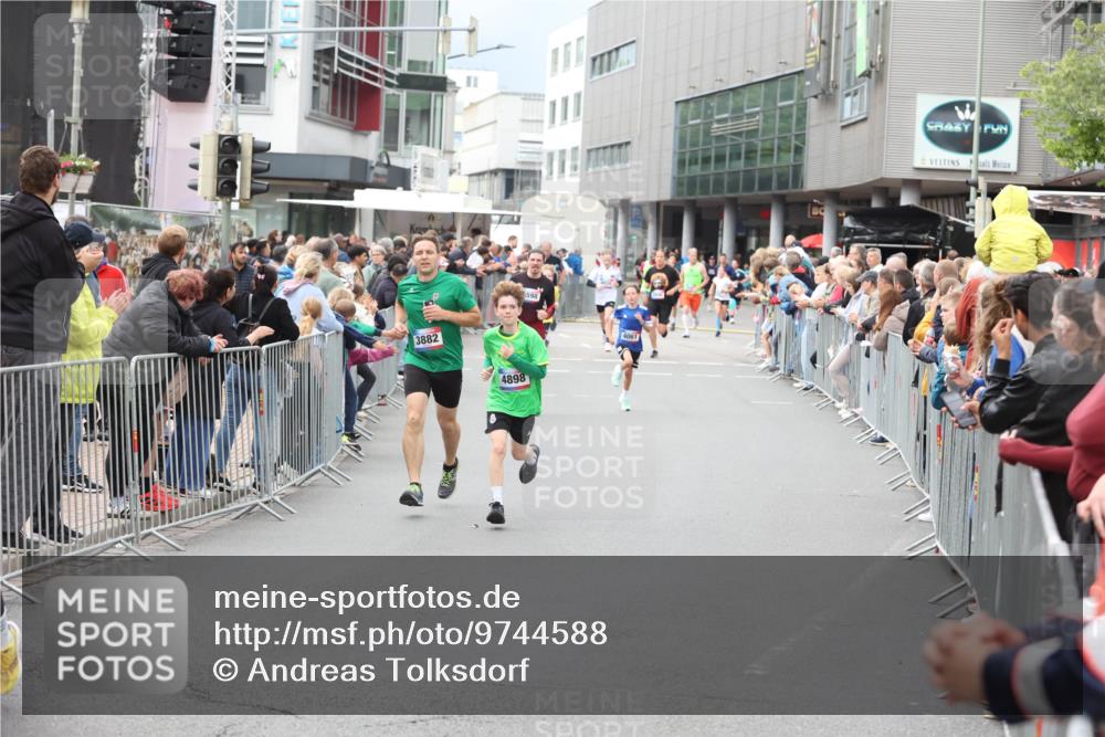 12.06.2026 - Holstenköstenlauf Andreas Tolksdorf http://msf.ph/oto/9744588 12.06.2026 17:55:45 Laufen 3882, 4898, 598, 4061 meine-sportfotos.de