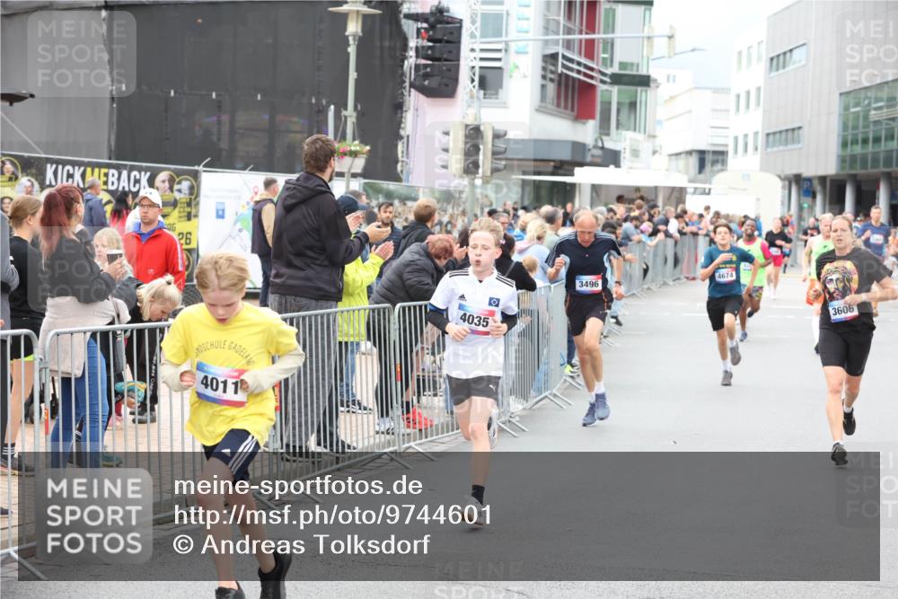 12.06.2026 - Holstenköstenlauf Andreas Tolksdorf http://msf.ph/oto/9744601 12.06.2026 17:55:52 Laufen 46, 26, 4011, 4035, 3496, 4674, 3606 meine-sportfotos.de